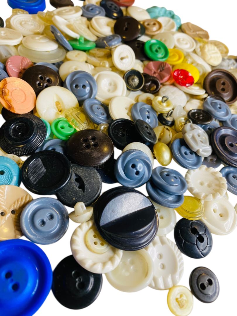 Set of 8 Midcentury Assorted Plastic Buttons Craft Sew 8 ounces