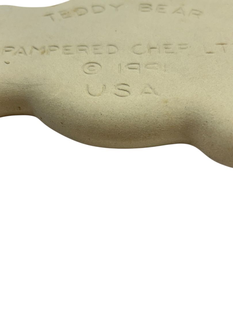 1991 Pampered Chef Stoneware Cookie Mold Teddy Bear Heart 6" x 5"