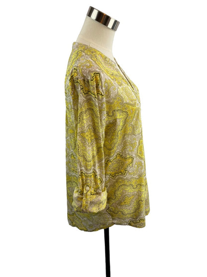 XL Old Navy Women's Lightweight V-Neck Button Up Blouse Yellow Paisley