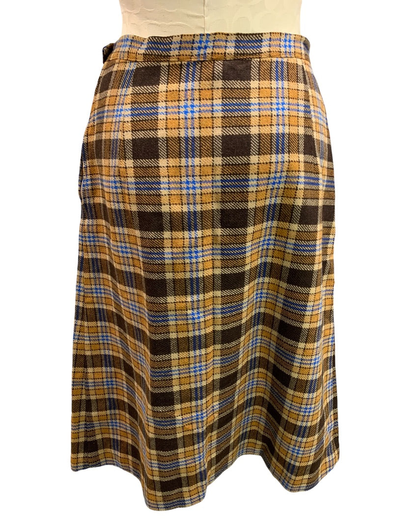 Small Vintage 1970s Wool A-Line Plaid Skirt Front Pleat Union Label Side Zip