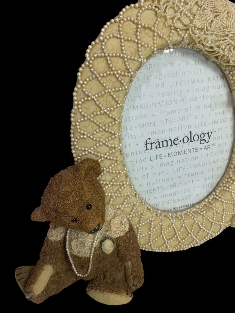 Vintage 1997 Frame ology Teddy Cameo Oval Tabletop Picture Frame