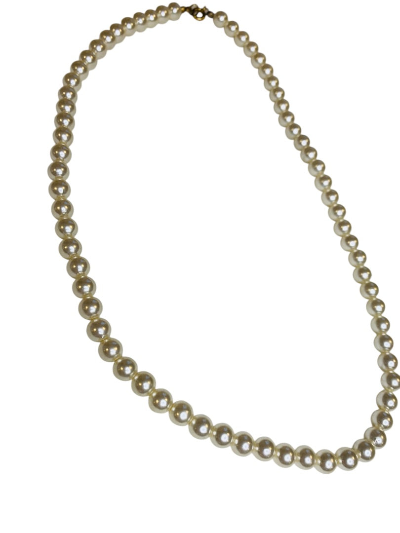 Vintage 21 Inch Faux Pearl Necklace Off White Spring Clasp