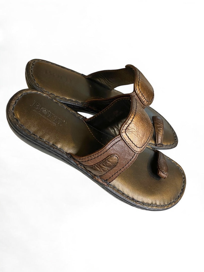 Size 7 Born Womens Metallic Bronze Leather Toe Loop Sandals Flip Flops