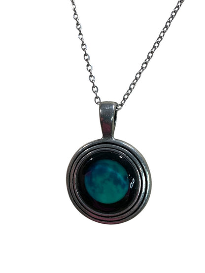 Silvertone Necklace Resin Teal 1.25" Pendant Chain 21-24 Inch