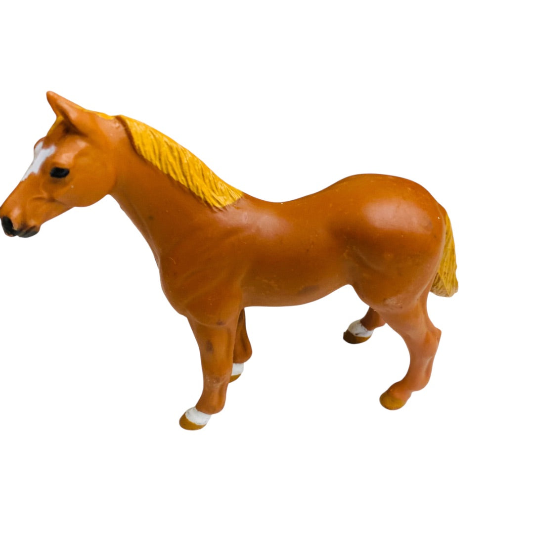 1997 Safari LTD Plastic Horse Figurine Chestnut Mare 4 Inch