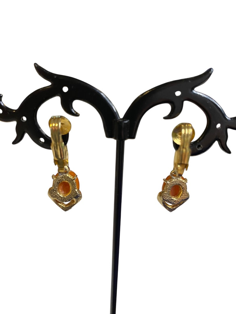 Vintage Goldtone Cameo Earrings Non-Pierced Clip On Delicate 10mm Cameo
