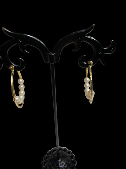 Goldtone Pierced Earrings Lightweight Hoops 1" Diameter Pearls