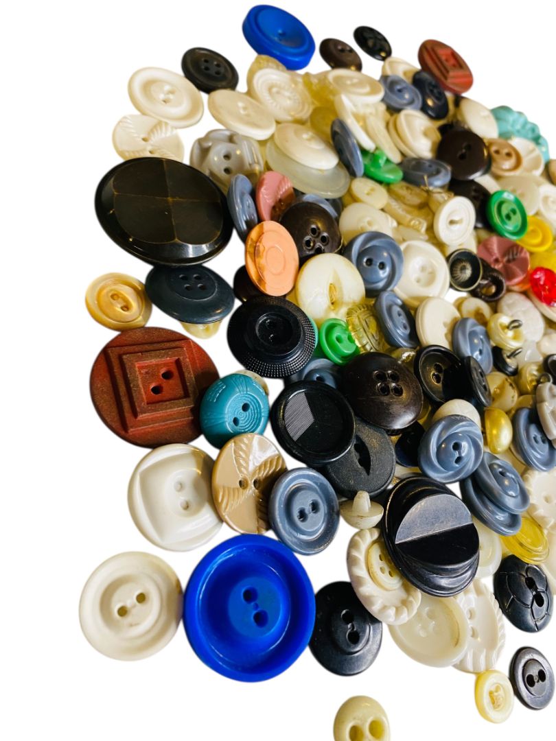 Set of 8 Midcentury Assorted Plastic Buttons Craft Sew 8 ounces