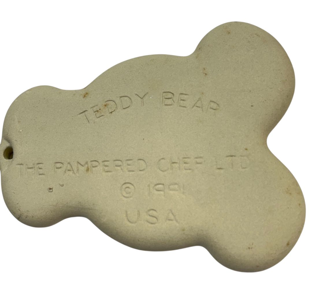 1991 Pampered Chef Stoneware Cookie Mold Teddy Bear Heart 6" x 5"