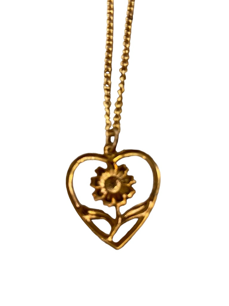 Goldtone Necklace Floral 1" Heart Pendant on 19" Chain Red White