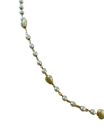 Delicate Vintage 1960s Mint Green Faux Pearl Spring Clasp Necklace 16" Silvertone Heart Shapes