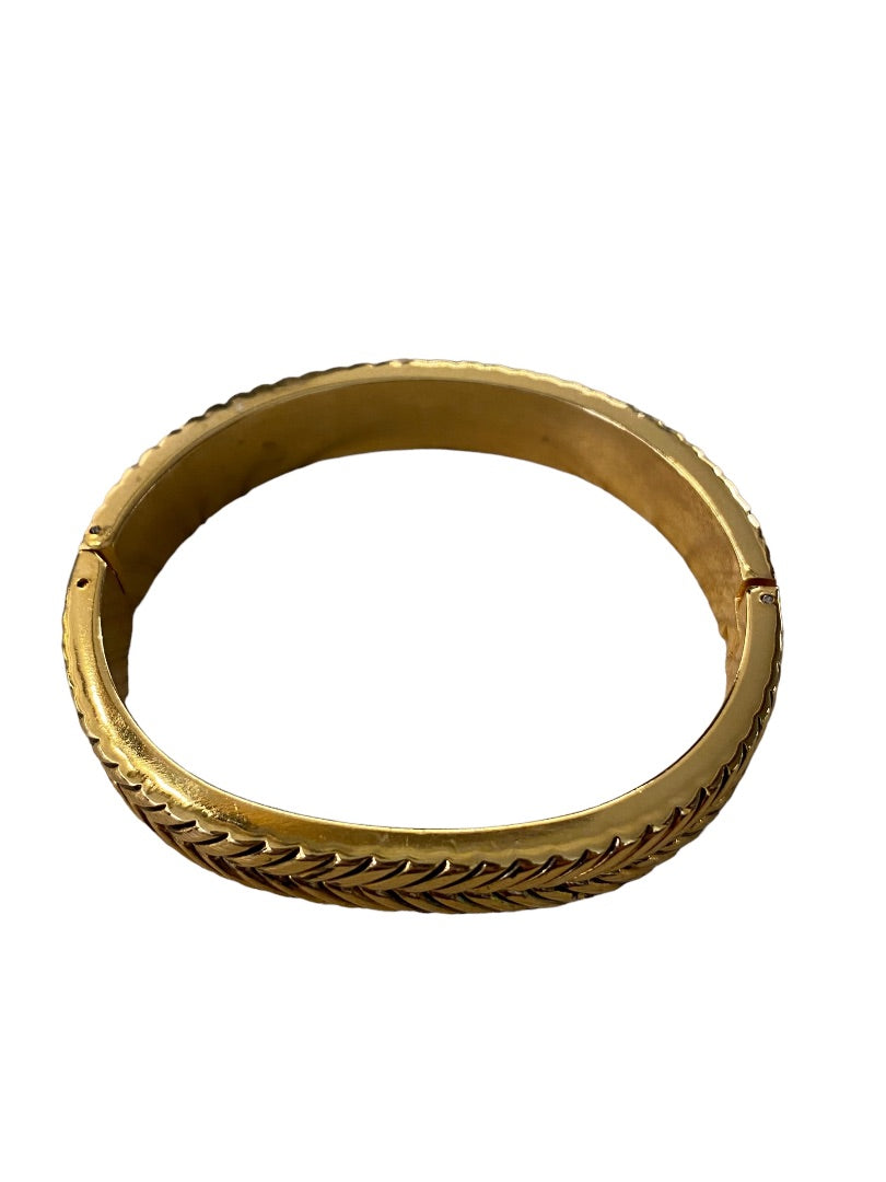 Goldtone Oval Bangle Bracelet Press Down Latch Hinged Herringbone Pattern