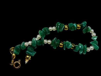 Green Chip Bead Stone Beaded 7.75 Inch Bracelet Goldtone Spring Clasp