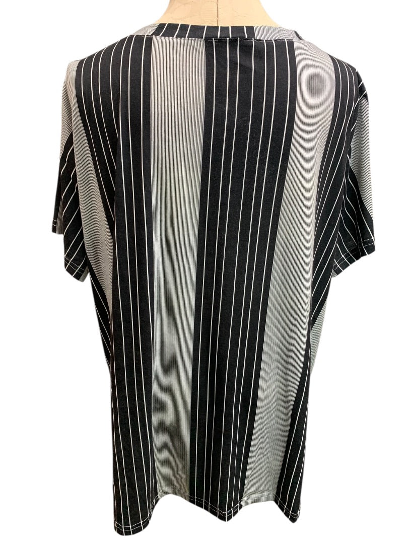 2XL Womens V-Neck Tshirt Vertical Stripe Black White