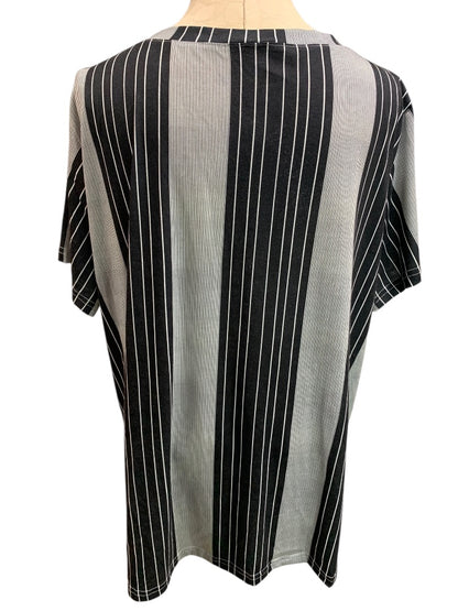 2XL Womens V-Neck Tshirt Vertical Stripe Black White