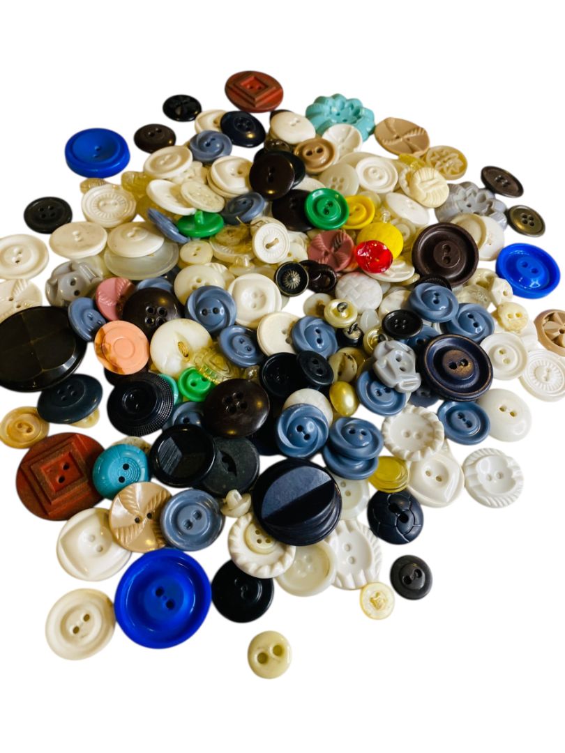 Set of 8 Midcentury Assorted Plastic Buttons Craft Sew 8 ounces