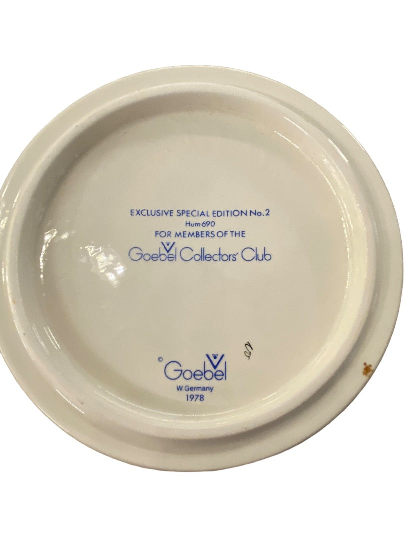 Goebel Collectors Club Member Plate Special Edition No 2 Hum690 1978