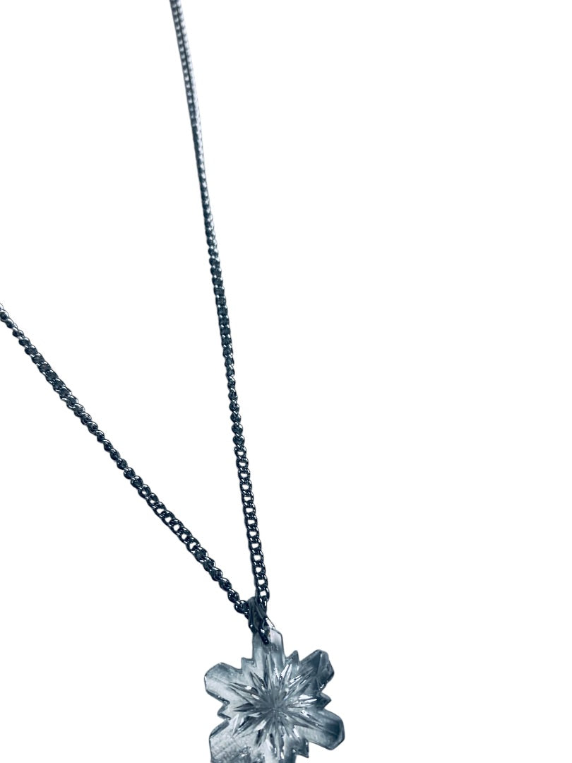 Vintage Silvertone Necklace Acrylic Clear Snowflake Pendant 18 or 20 Inch