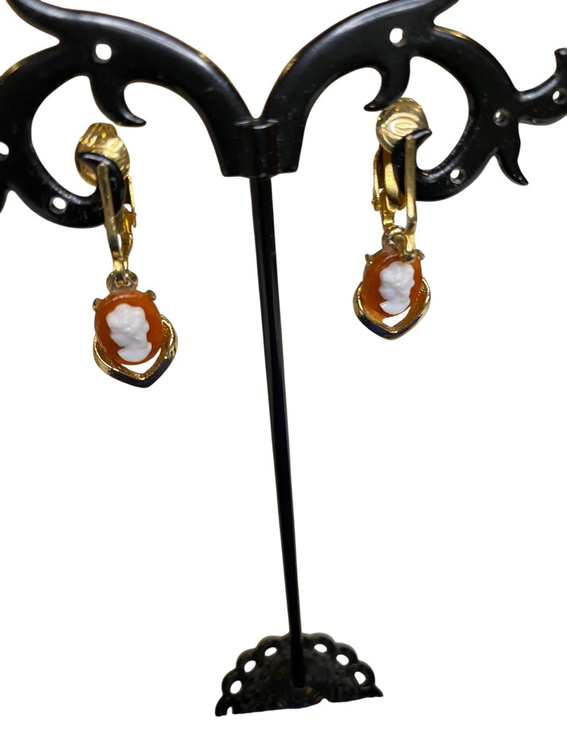 Vintage Goldtone Cameo Earrings Non-Pierced Clip On Delicate 10mm Cameo