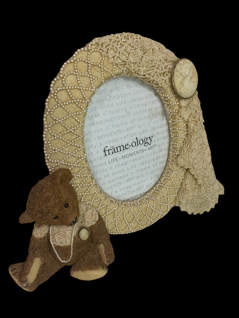 Vintage 1997 Frame ology Teddy Cameo Oval Tabletop Picture Frame