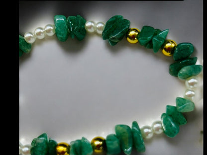 Green Chip Bead Stone Beaded 7.75 Inch Bracelet Goldtone Spring Clasp