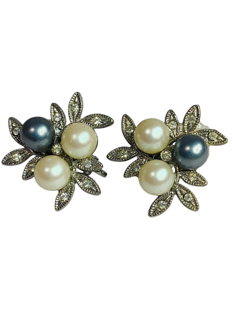 Silvertone Non-Pierced Screwback Earrings Faux Pearl Cluster 1 Inch