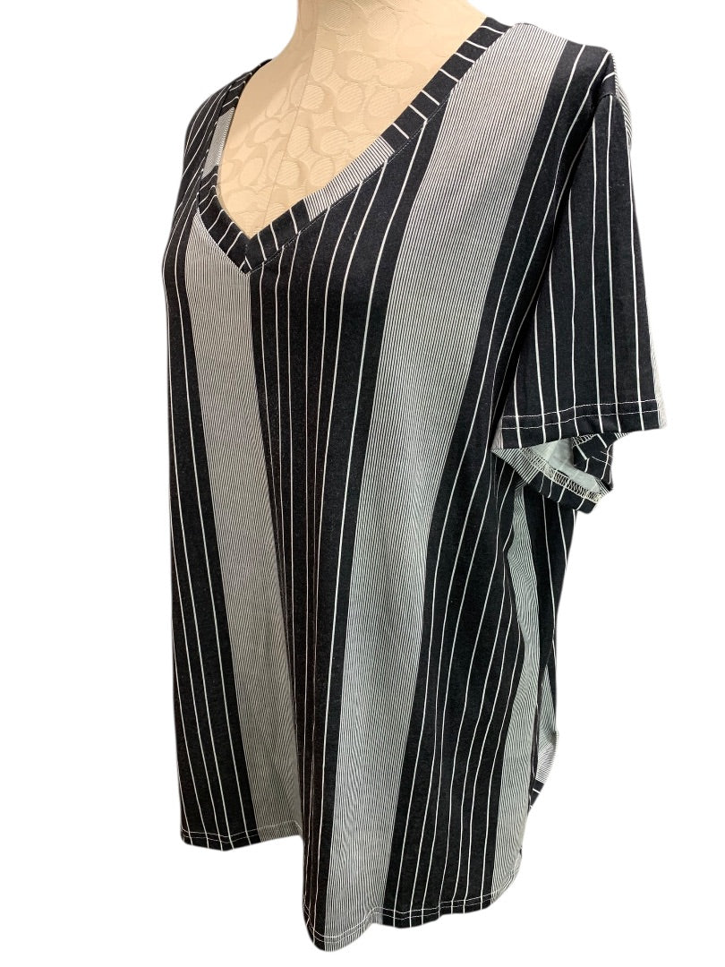 2XL Womens V-Neck Tshirt Vertical Stripe Black White