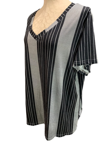 2XL Womens V-Neck Tshirt Vertical Stripe Black White