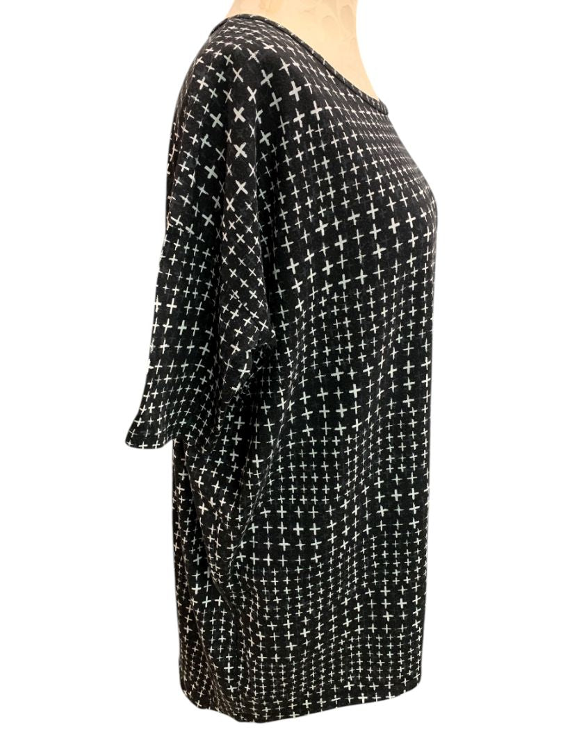Size Small LulaRoe Womens Irma Tunic Tshirt Hi Lo Black Print