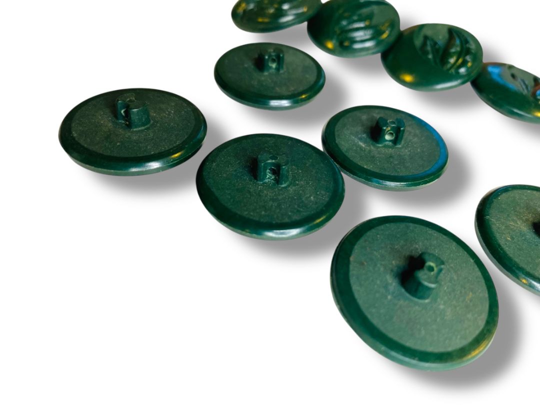 Lot of 10 Midcentury Buttons Assorted Dark Green Plastic Fern Leaf  1"