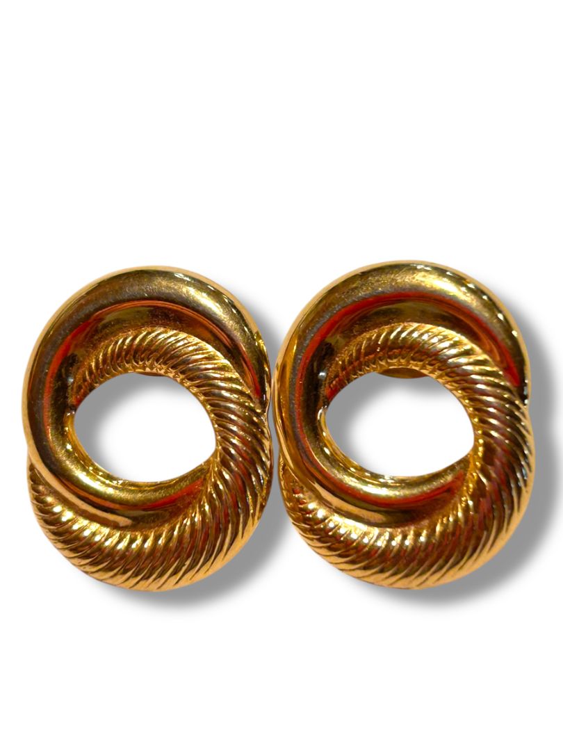 Goldtone Post Pierced Earrings Circle Design Smooth Textured 1" Diameter