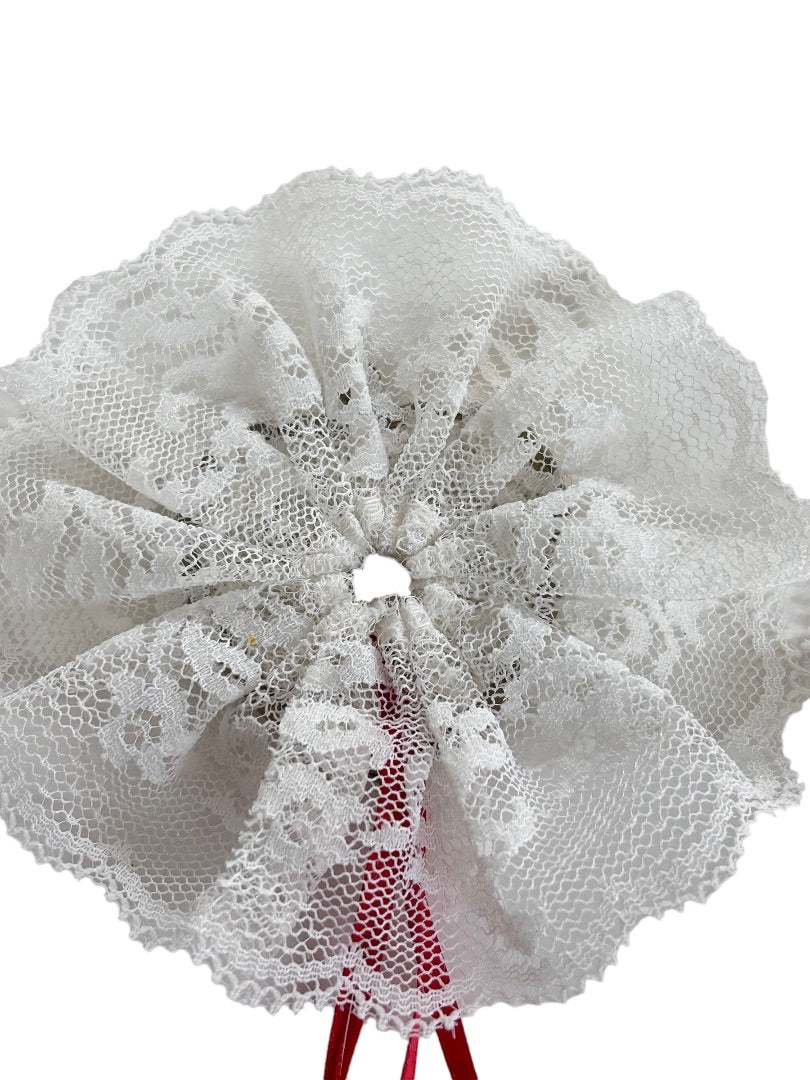 Set of 2 Cross Stich Ornaments Lace Backing Manger Wreath 4"