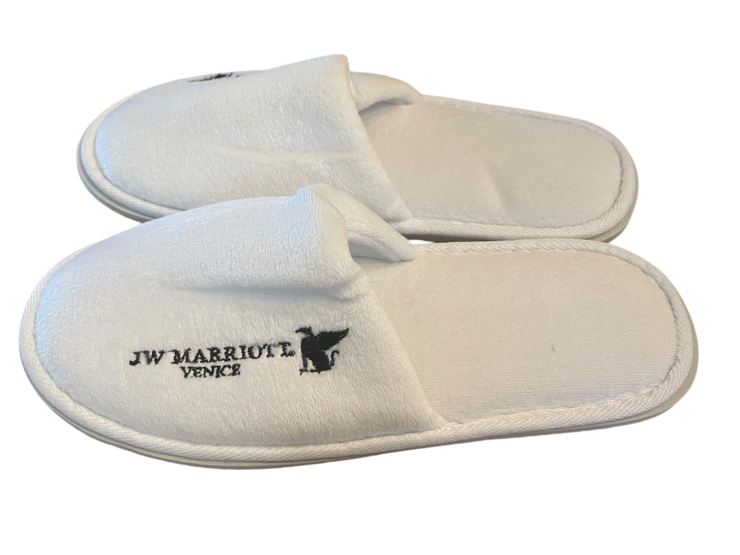 Small JW Marriott Venice Spa White Cushioned Bath Slippers One Pair NEW