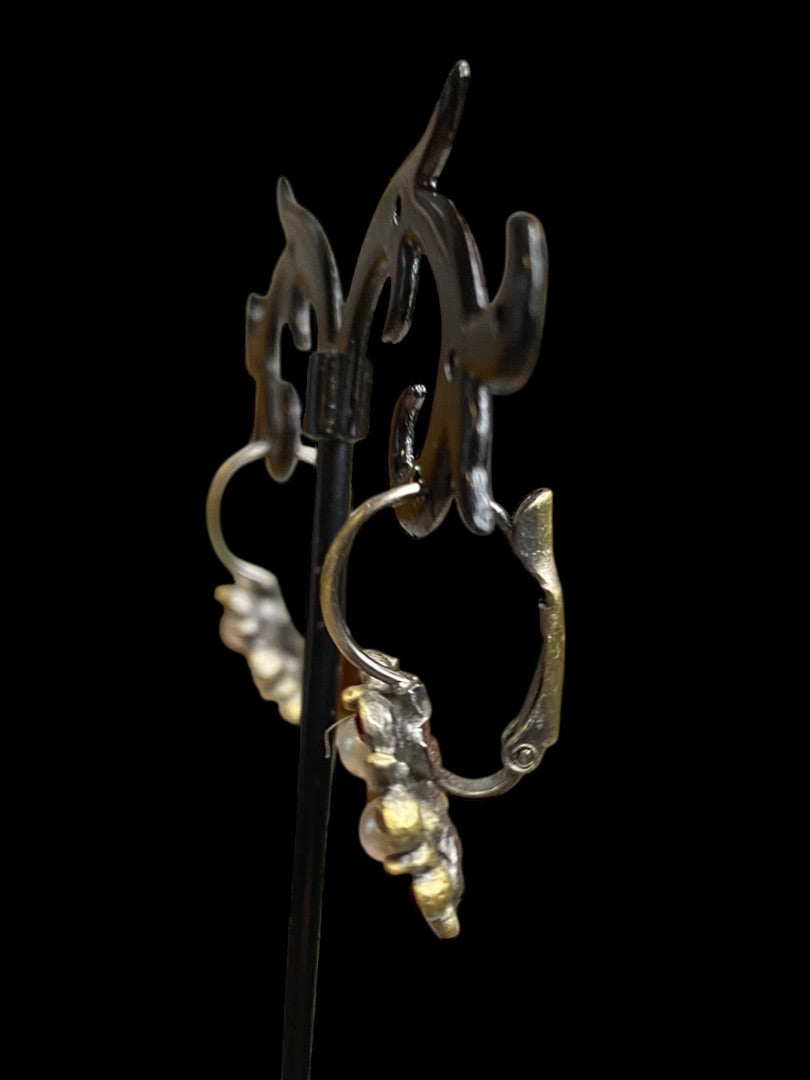 Goldtone Leverback Pierced Earrrings Floral Shape Red 1" Drop