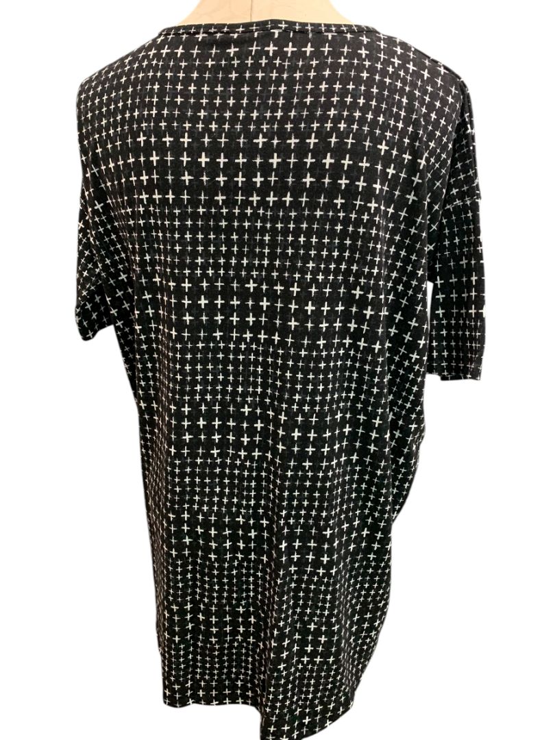 Size Small LulaRoe Womens Irma Tunic Tshirt Hi Lo Black Print