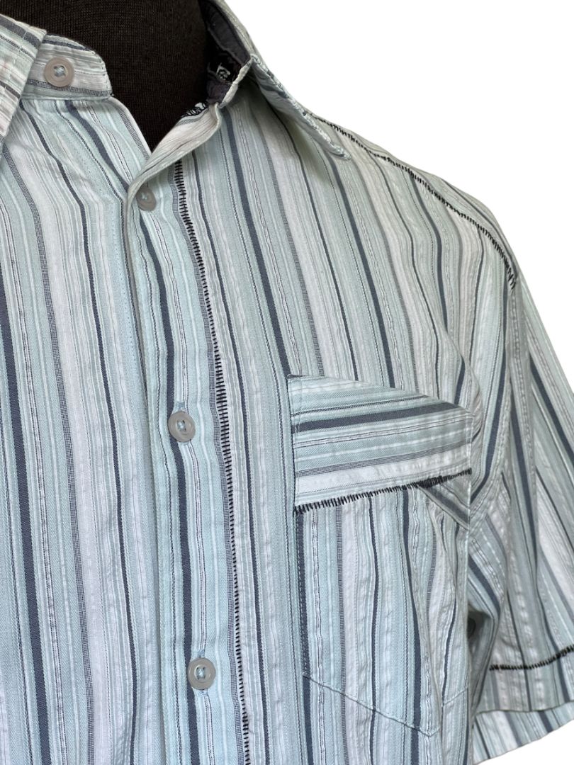 Size Large Prana Short Sleeve Bold Stitch Seersucker Striped Button Down Shirt Men's Blues White