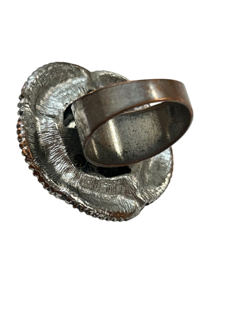 Size 7 Statement Ring Black Flower Goldtone Trim Silvertone Band