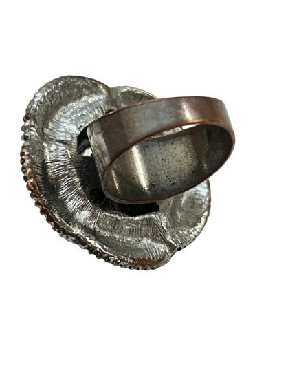 Size 7 Statement Ring Black Flower Goldtone Trim Silvertone Band