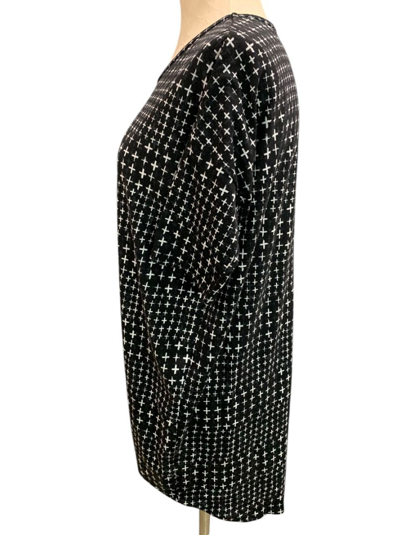 Size Small LulaRoe Womens Irma Tunic Tshirt Hi Lo Black Print