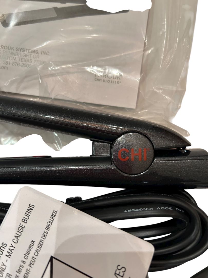 Chi G2 Professional Flat Iron Ceramic And Titanium 1 Inch Hairstyling Iron New