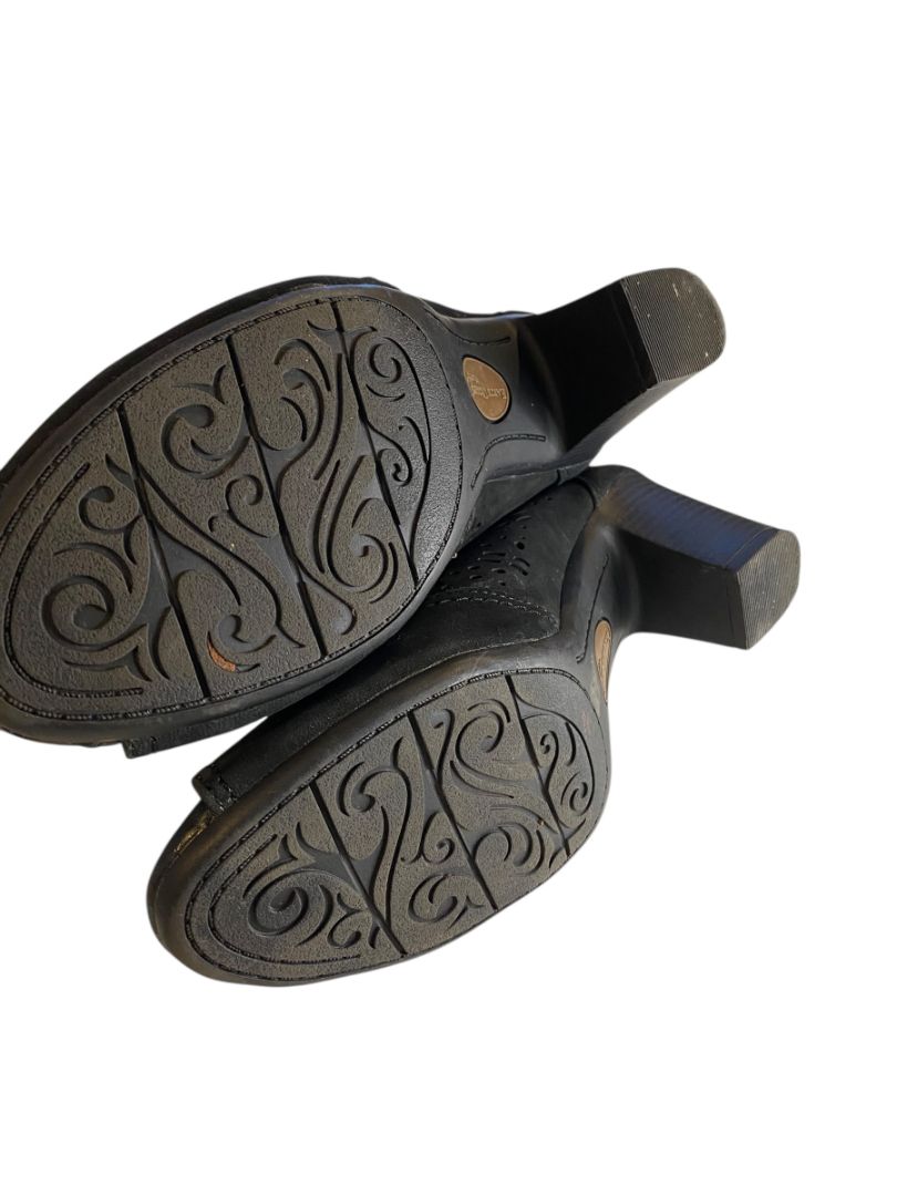 Size 11W Earth Origins Shaye Womens Wide Black Suede Booties