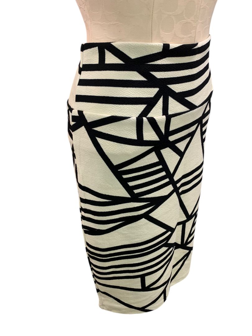 Small LulaRoe Cassie Pencil Skirt Geometric Ivory Black