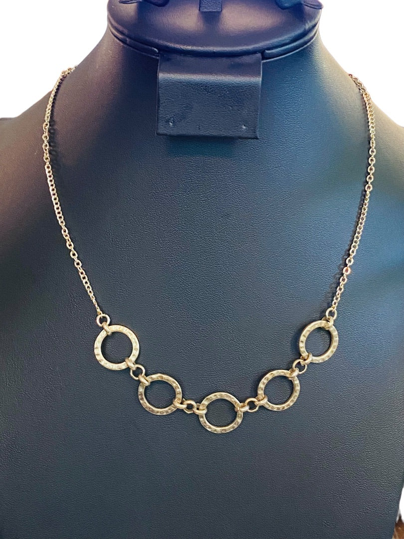 Goldtone Necklace Circles 18.5" Lobster Clasp