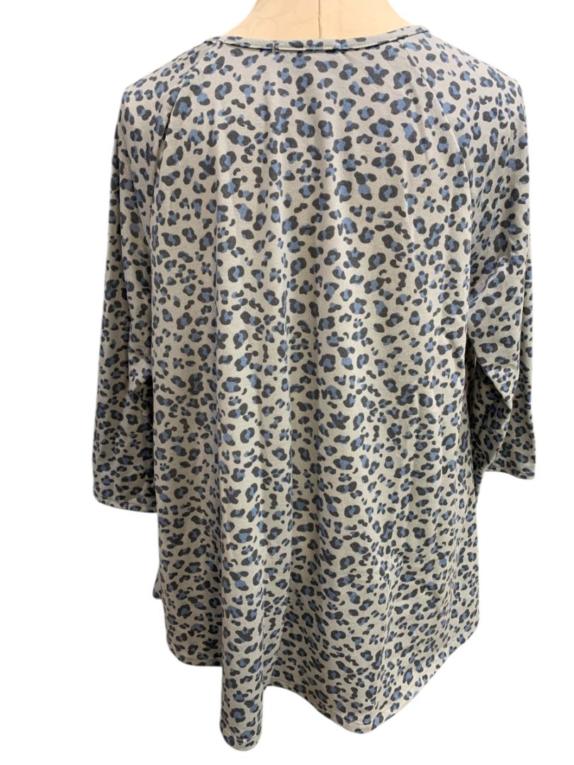 Size 1X Kim & Cami Leopard Print 3/4 Sleeve Top Shirt Gray