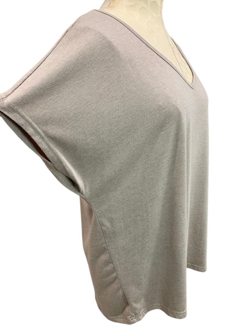 Size 1XL Womens Taupe V-Neck Short Sleeve Tshirt Loose Fit