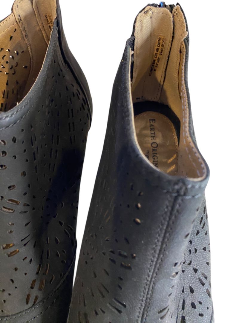 Size 11W Earth Origins Shaye Womens Wide Black Suede Booties