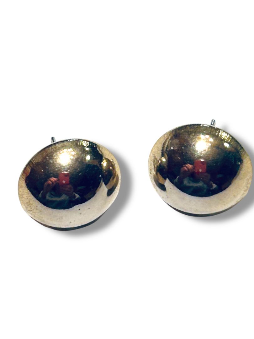 Goldtone Button Round Post Pierced Earrings .5" Diameter