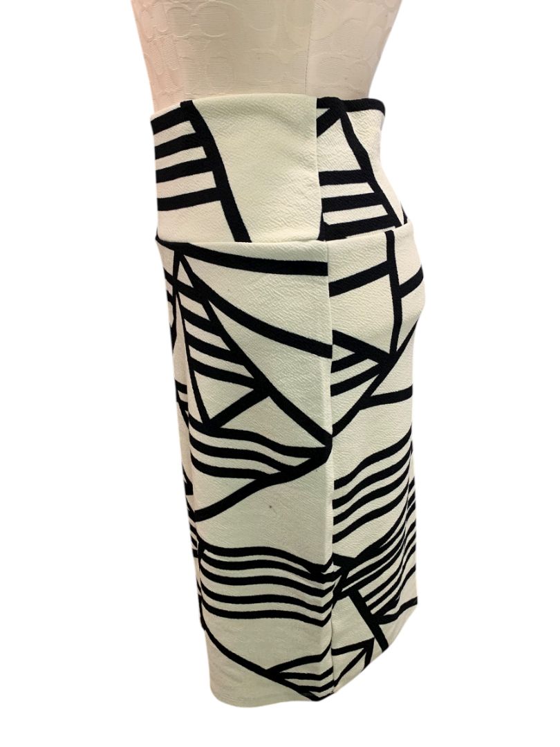 Small LulaRoe Cassie Pencil Skirt Geometric Ivory Black