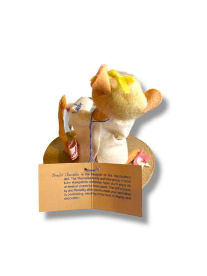 1993 Annalee Factory in the Woods Mouse Sewing with Tag #2120 7"