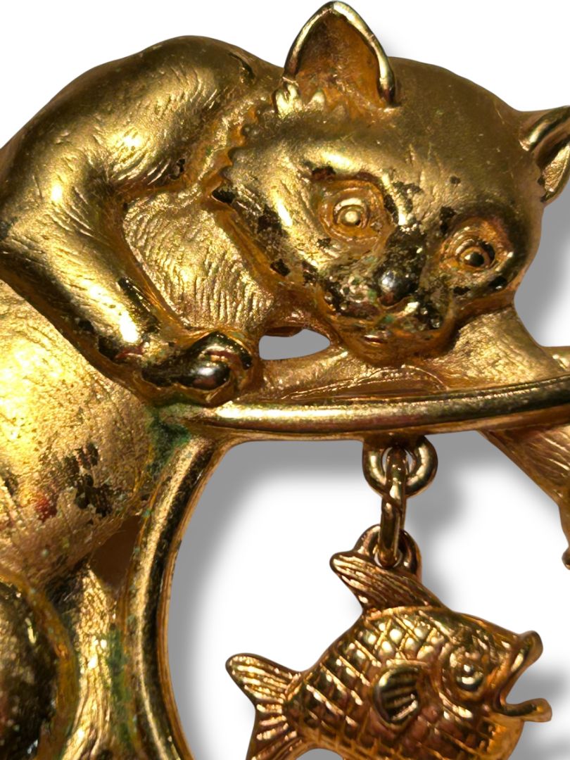 Signed J.J. Jonette Cat in Fishbowl Goldtone Brooch Pin 2"